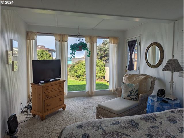 88565 2ND Ave, Florence, OR 97439