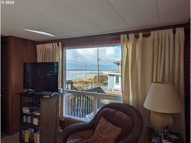 88565 2ND Ave, Florence, OR 97439