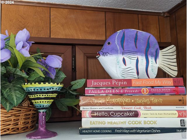 88565 2ND Ave, Florence, OR 97439