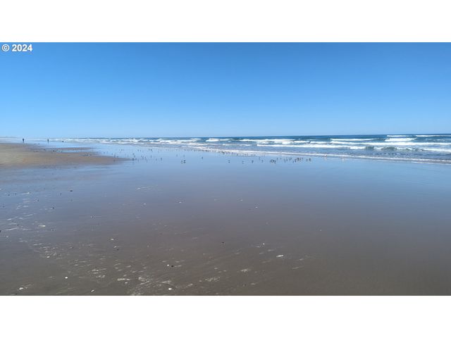 88565 2ND Ave, Florence, OR 97439