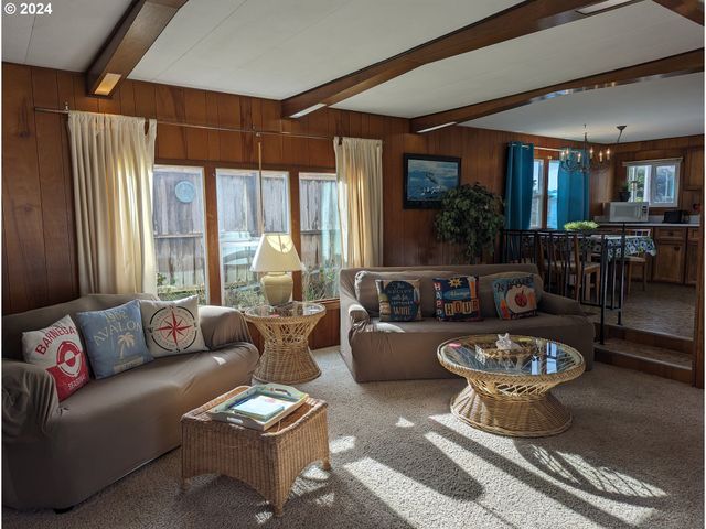 88565 2ND Ave, Florence, OR 97439