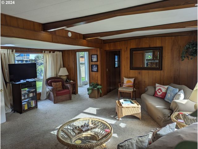 88565 2ND Ave, Florence, OR 97439