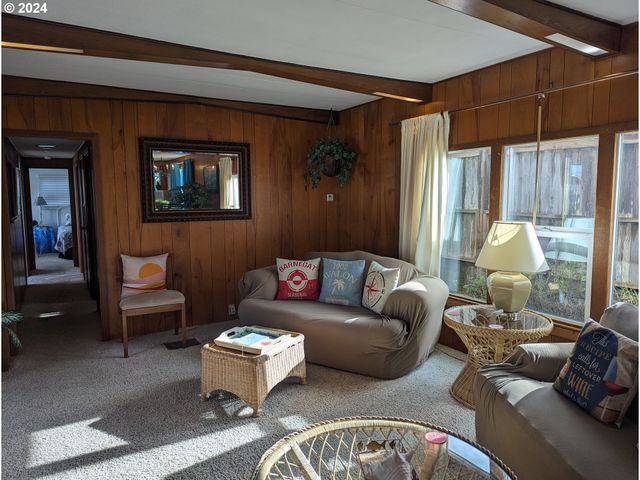 88565 2ND Ave, Florence, OR 97439