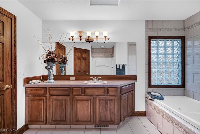 4000 Shields Road, Canfield, OH 44406