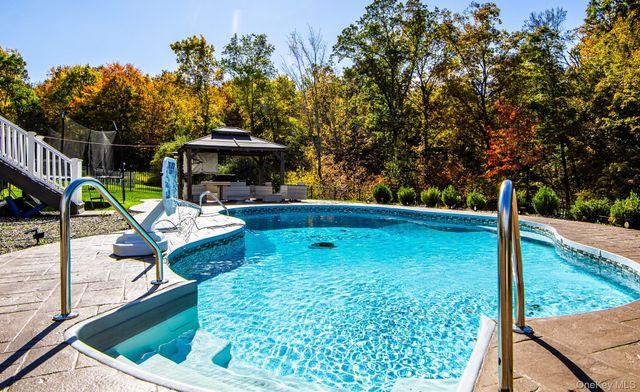 5 Deangelis Drive, Monroe, NY 10950