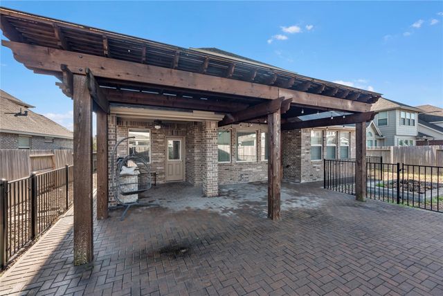 5718 Oakhurst Trail, Pasadena, TX 77505