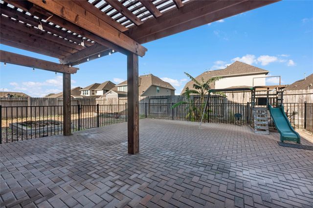 5718 Oakhurst Trail, Pasadena, TX 77505