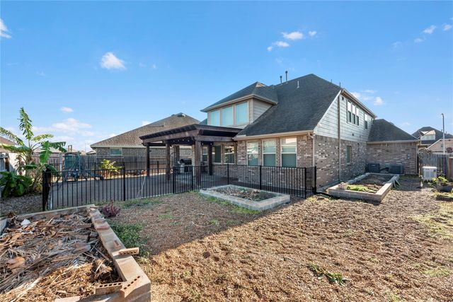 5718 Oakhurst Trail, Pasadena, TX 77505