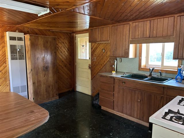 4790 S Greenville Road, Greenville, MI 48838