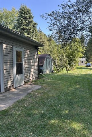 4790 S Greenville Road, Greenville, MI 48838