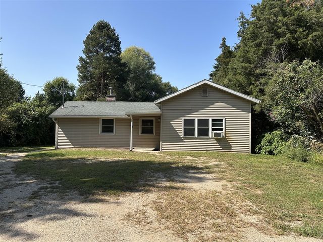4790 S Greenville Road, Greenville, MI 48838