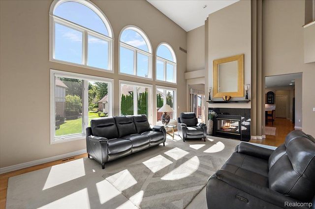 4417 Island View Drive, Waterford Charter Township, MI 48328