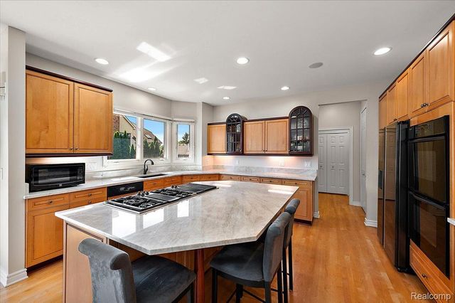 4417 Island View Drive, Waterford Charter Township, MI 48328