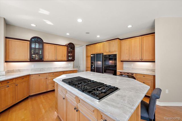 4417 Island View Drive, Waterford Charter Township, MI 48328