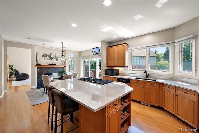 4417 Island View Drive, Waterford Charter Township, MI 48328