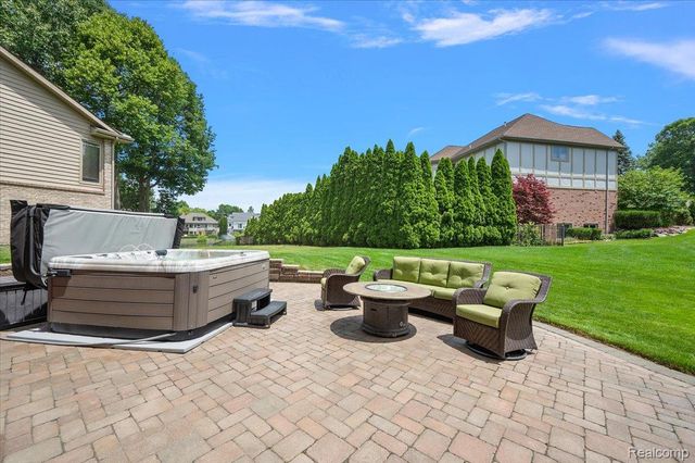 4417 Island View Drive, Waterford Charter Township, MI 48328