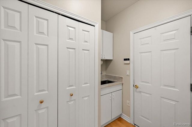 4417 Island View Drive, Waterford Charter Township, MI 48328