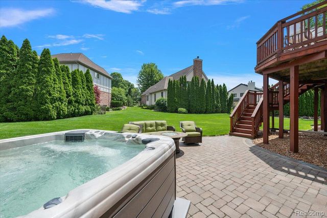 4417 Island View Drive, Waterford Charter Township, MI 48328