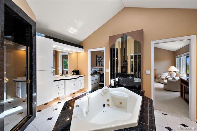 4417 Island View Drive, Waterford Charter Township, MI 48328