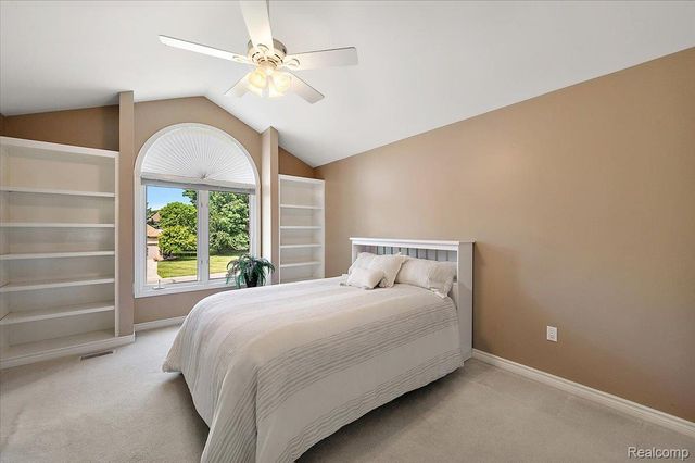 4417 Island View Drive, Waterford Charter Township, MI 48328