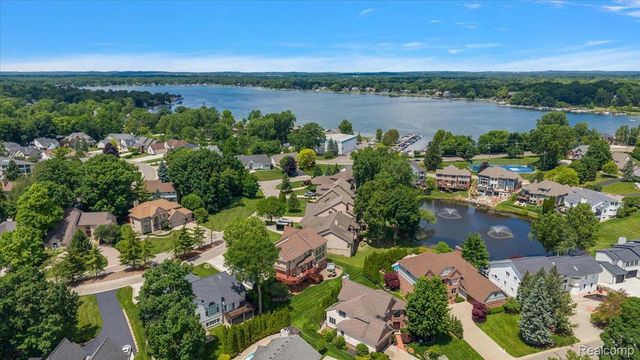 4417 Island View Drive, Waterford Charter Township, MI 48328