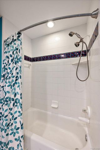4417 Island View Drive, Waterford Charter Township, MI 48328