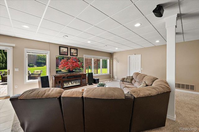 4417 Island View Drive, Waterford Charter Township, MI 48328