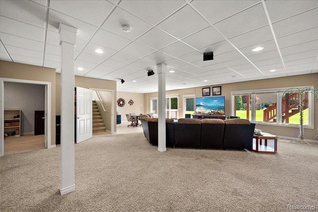 4417 Island View Drive, Waterford Charter Township, MI 48328
