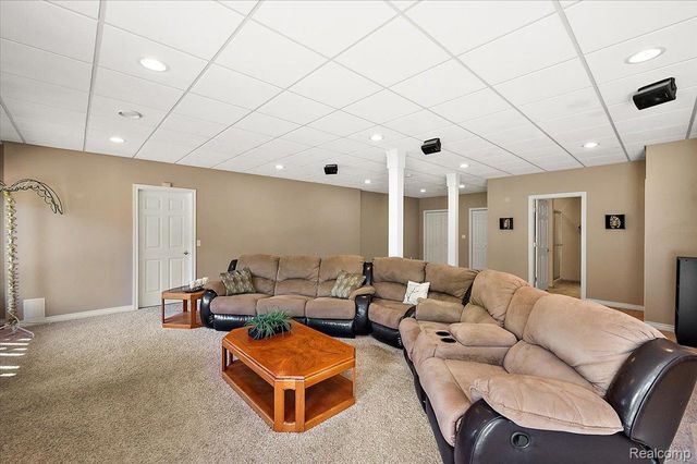4417 Island View Drive, Waterford Charter Township, MI 48328