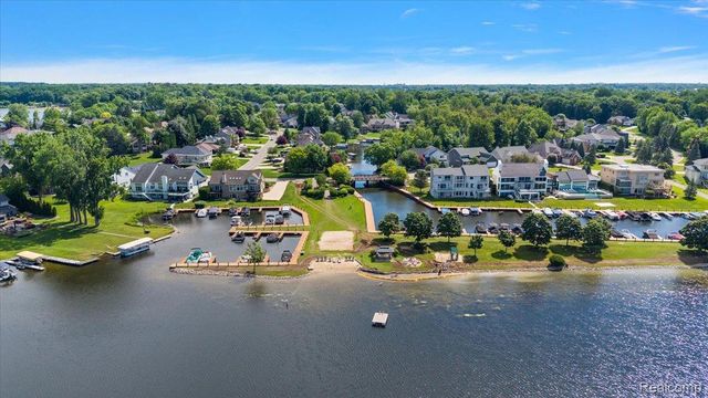 4417 Island View Drive, Waterford Charter Township, MI 48328
