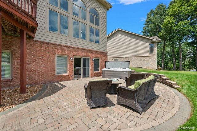 4417 Island View Drive, Waterford Charter Township, MI 48328