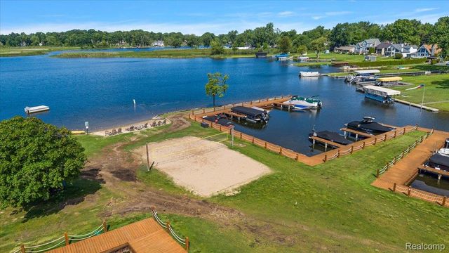 4417 Island View Drive, Waterford Charter Township, MI 48328