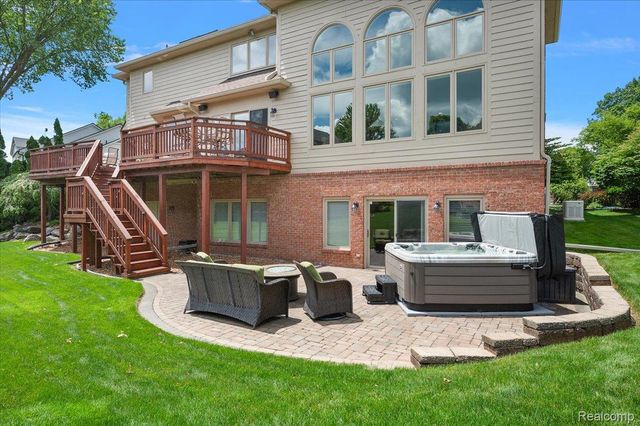 4417 Island View Drive, Waterford Charter Township, MI 48328
