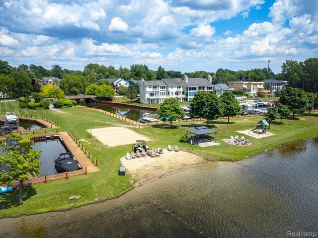 4417 Island View Drive, Waterford Charter Township, MI 48328