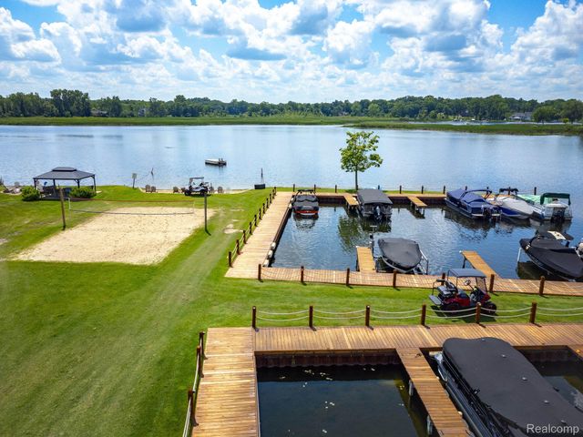 4417 Island View Drive, Waterford Charter Township, MI 48328