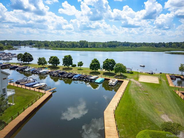 4417 Island View Drive, Waterford Charter Township, MI 48328