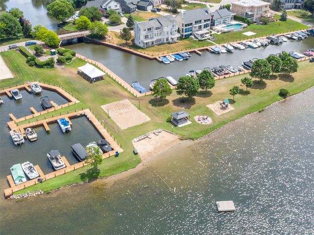 4417 Island View Drive, Waterford Charter Township, MI 48328