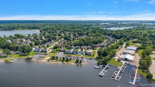 4417 Island View Drive, Waterford Charter Township, MI 48328