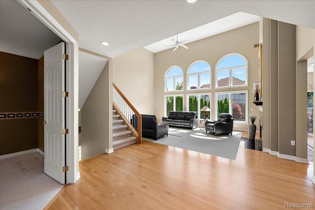 4417 Island View Drive, Waterford Charter Township, MI 48328