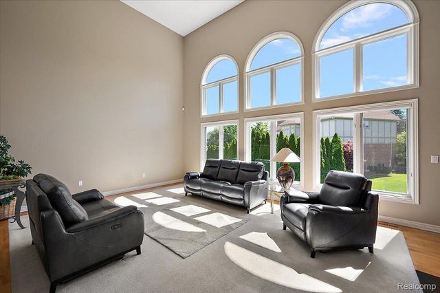 4417 Island View Drive, Waterford Charter Township, MI 48328