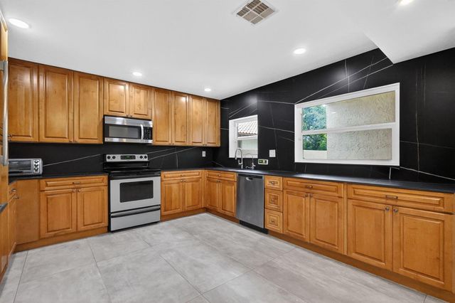 1230 NW 22nd Avenue, Delray Beach, FL 33445