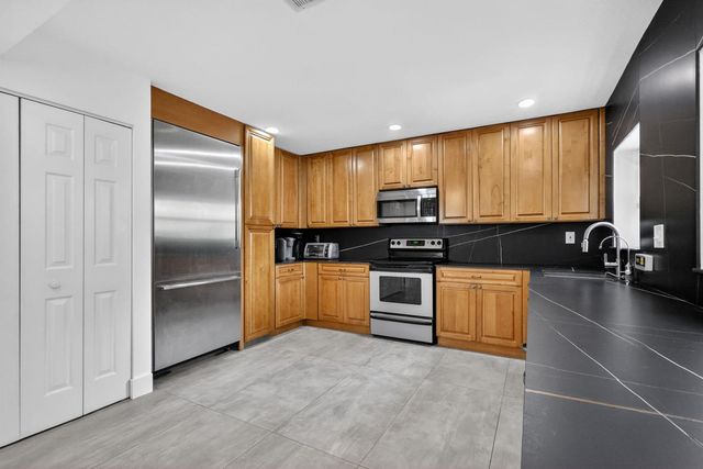 1230 NW 22nd Avenue, Delray Beach, FL 33445