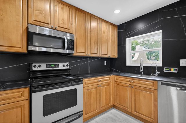 1230 NW 22nd Avenue, Delray Beach, FL 33445