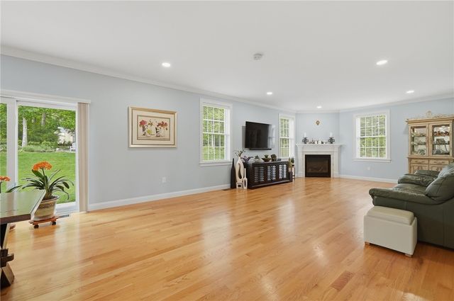 12 Hidden Hills Drive, Seekonk, MA 02771