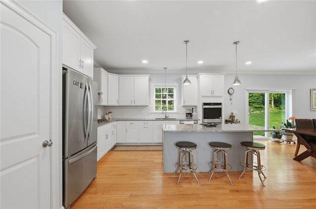 12 Hidden Hills Drive, Seekonk, MA 02771