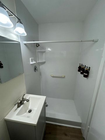 921 NE 17th Avenue 4, Fort Lauderdale, FL 33304