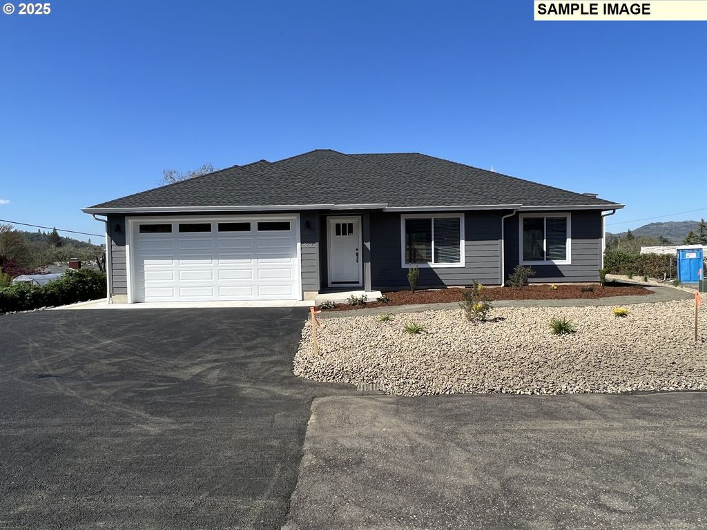 1025 Ne KLAMATH Ave, Roseburg, OR 97470