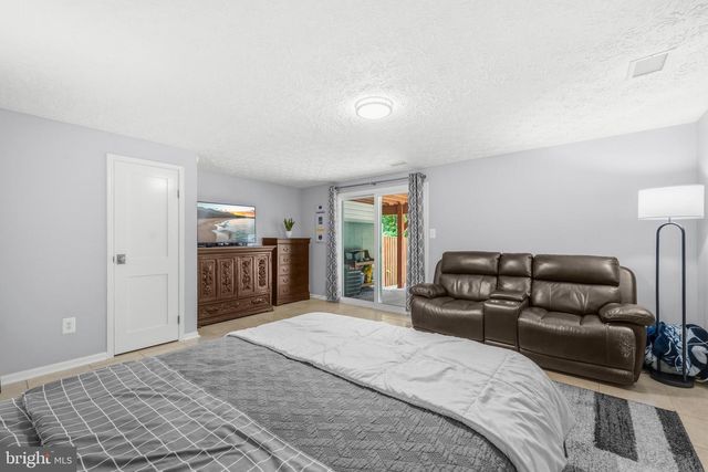 9179 FOREST BREEZE CT, Springfield, VA 22152