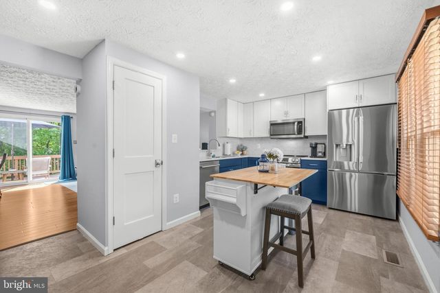 9179 FOREST BREEZE CT, Springfield, VA 22152