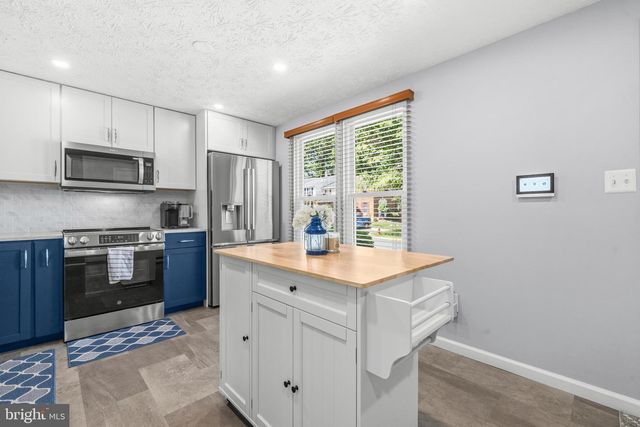 9179 FOREST BREEZE CT, Springfield, VA 22152
